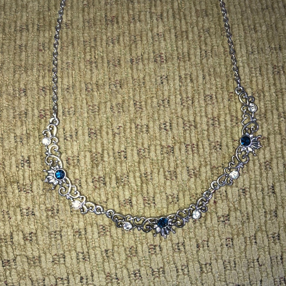Never worn necklace.